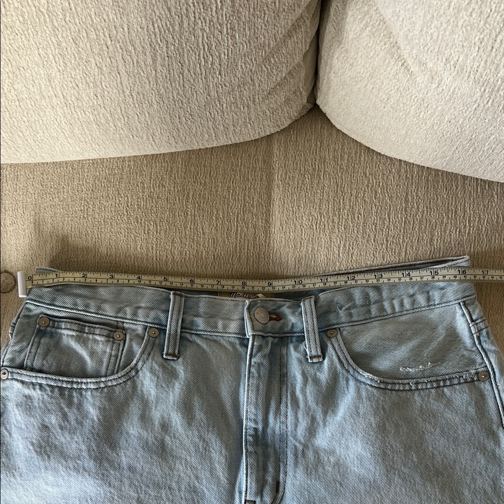 Madewell Relaxed Faded Blue Frayed Hem Jean Shorts NWOT Size 29 - Picture 7 of 11